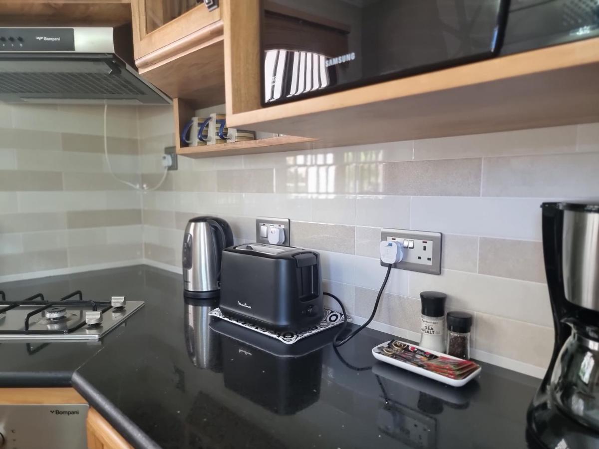 Drake Seaside Studio Apartments Bel Ombre Екстериор снимка