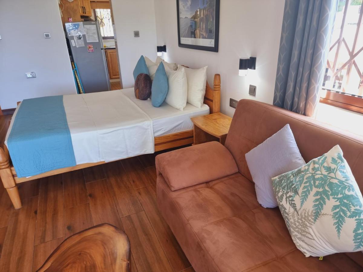 Drake Seaside Studio Apartments Bel Ombre Екстериор снимка