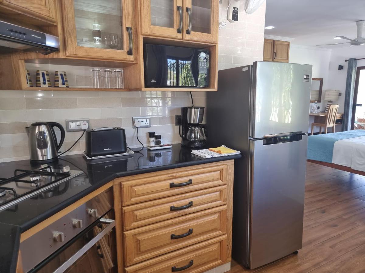 Drake Seaside Studio Apartments Bel Ombre Екстериор снимка