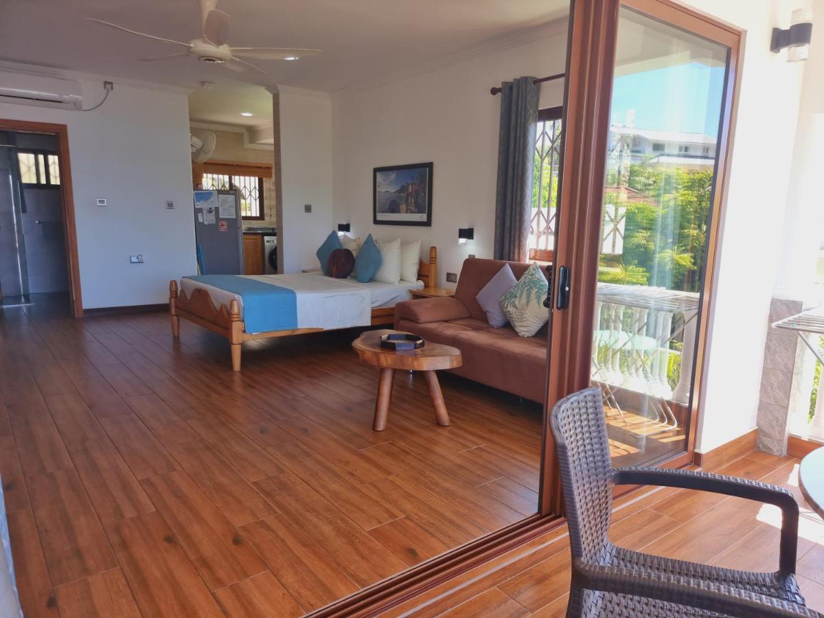 Drake Seaside Studio Apartments Bel Ombre Екстериор снимка