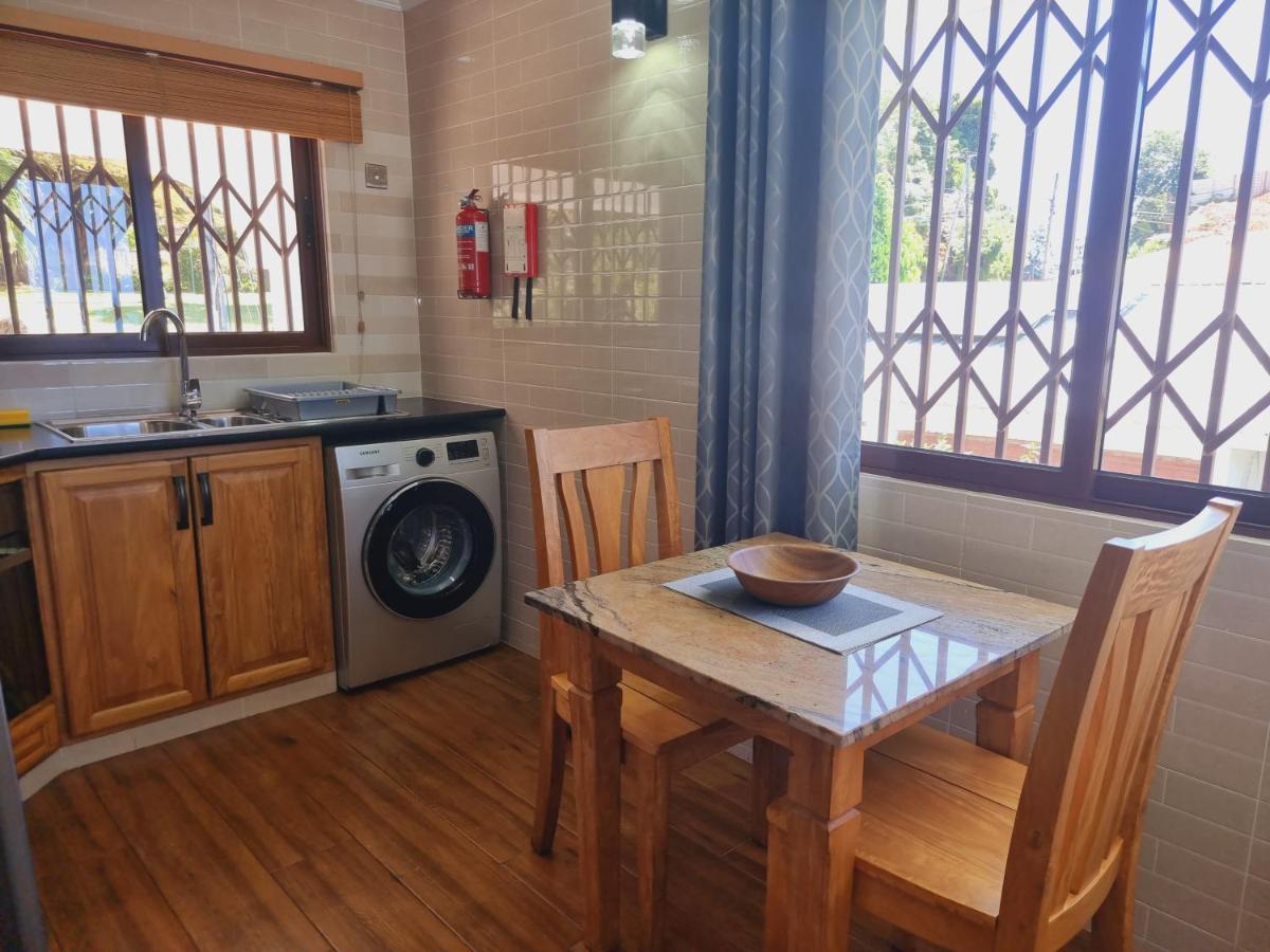 Drake Seaside Studio Apartments Bel Ombre Екстериор снимка