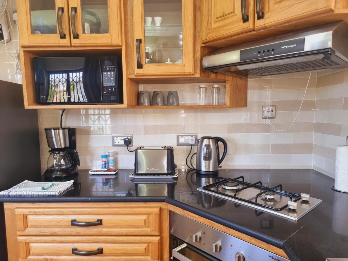 Drake Seaside Studio Apartments Bel Ombre Екстериор снимка