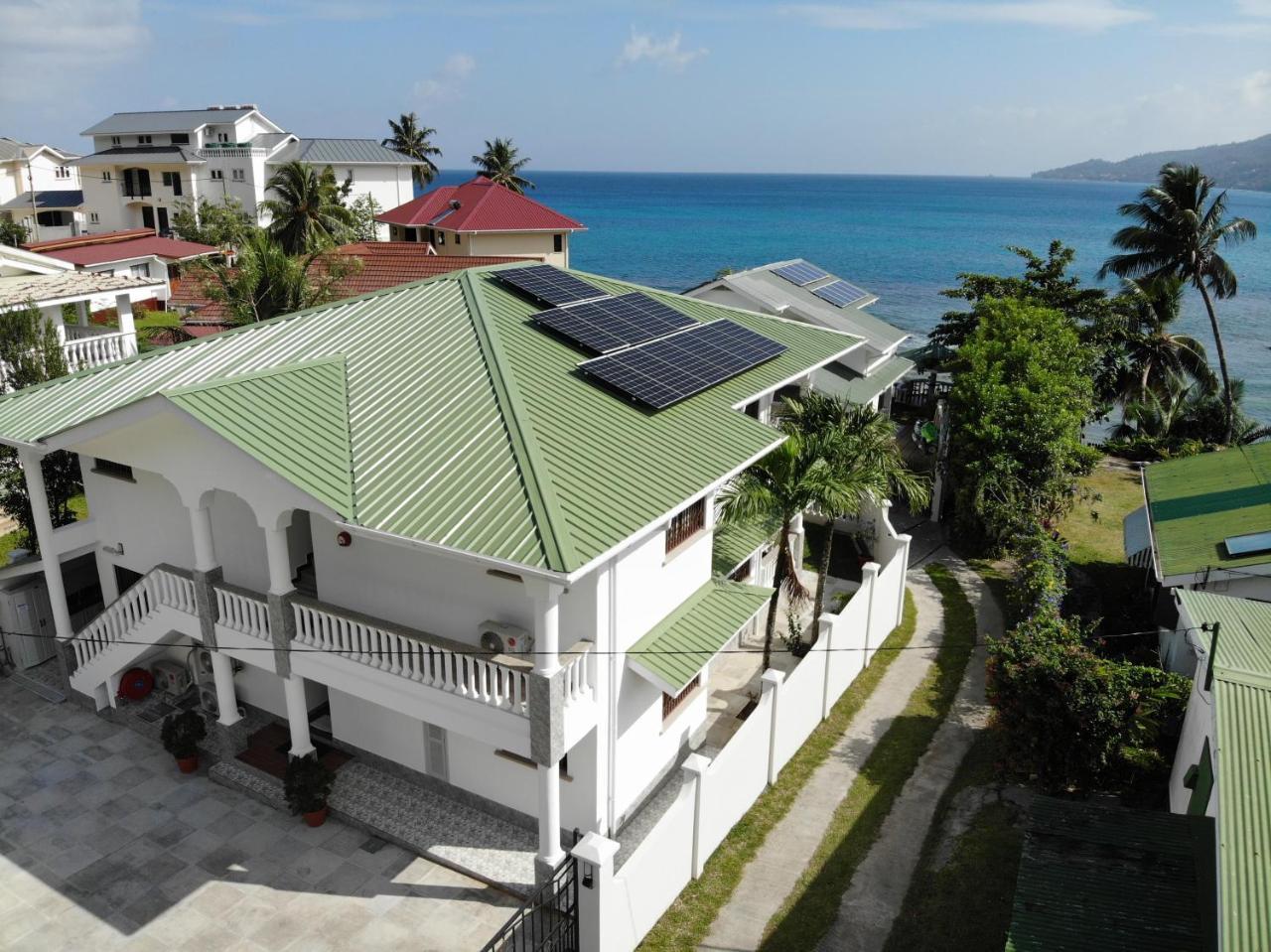 Drake Seaside Studio Apartments Bel Ombre Екстериор снимка
